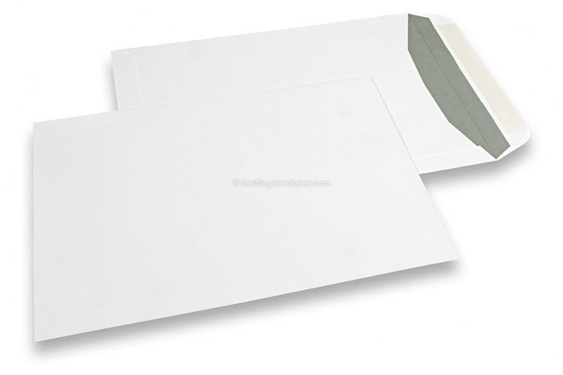 White paper envelopes, 229 x 324 mm (C4), 120 gram, gummed closure, weight each approx. 16 g.